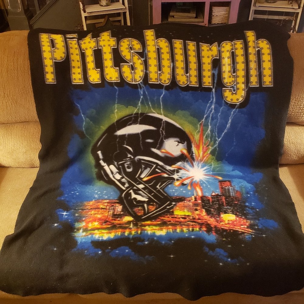 Pittsburgh Steelers Helmet Blanket. Size 46W x 58.5L